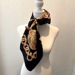 Good chain scarf- dark navy and gold